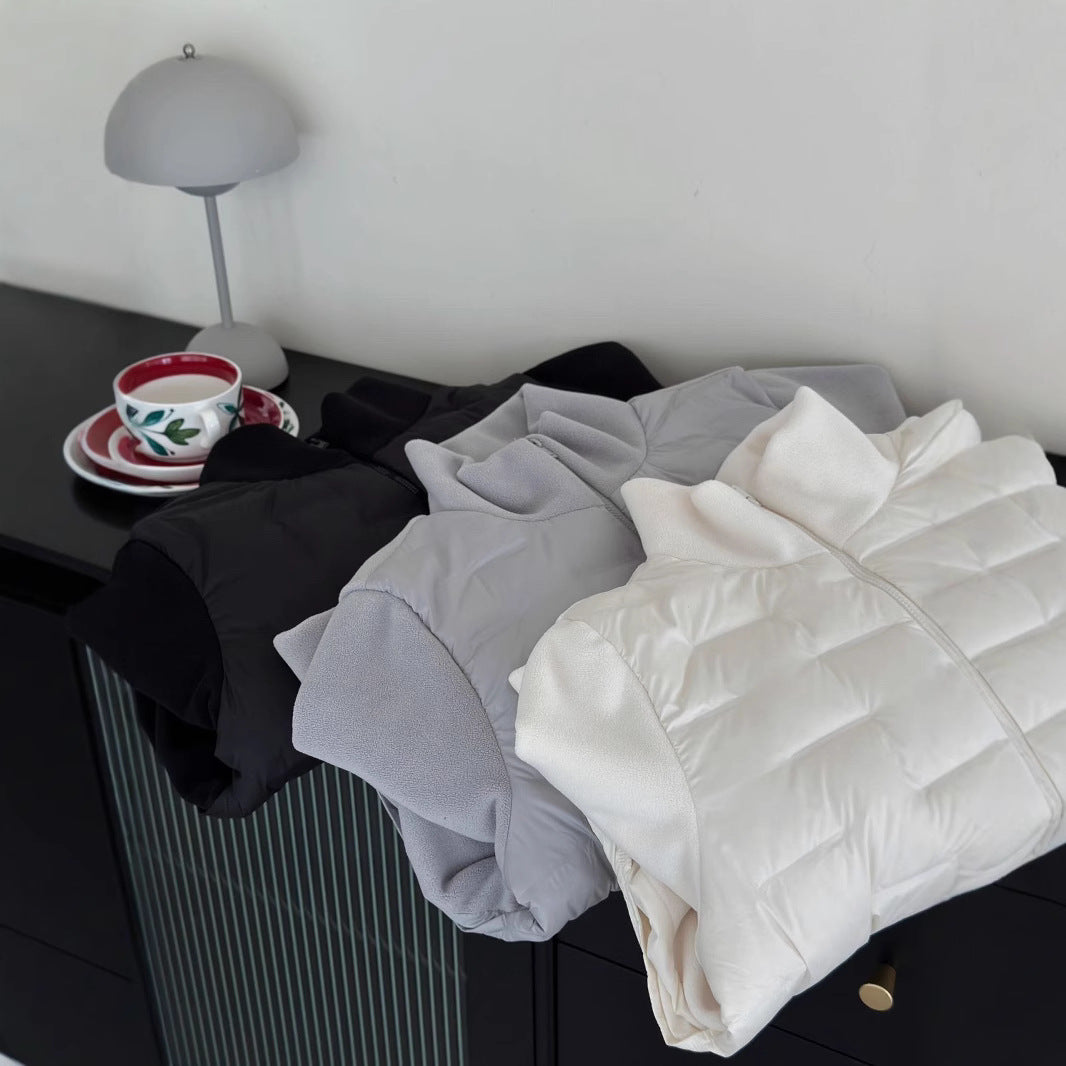 Leichte Daunenjacke mit Fleece-Einsätzen und Stehkragen