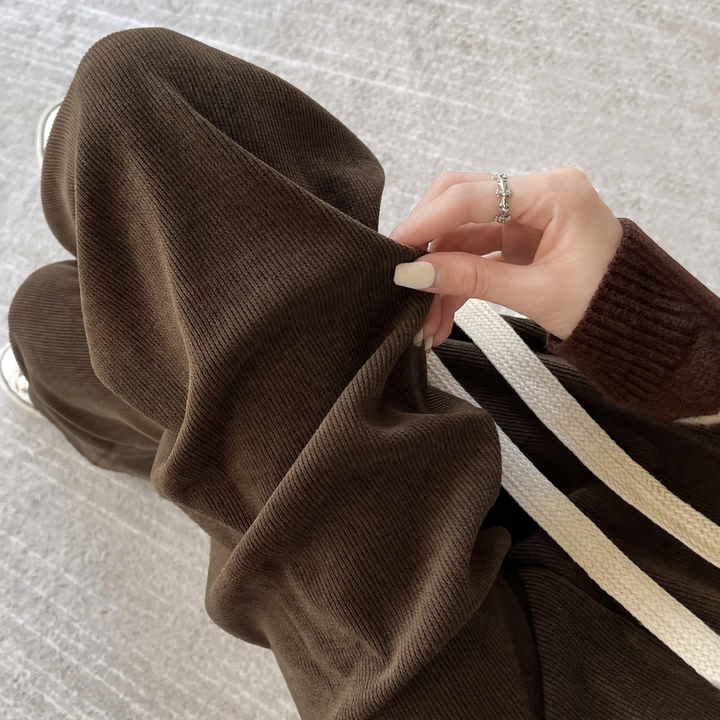 Gefütterte Cord-Strickhose mit weitem Bein