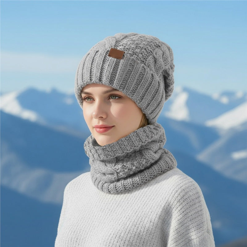 Strickmützen- und Schal-Set mit Ohrenschutz