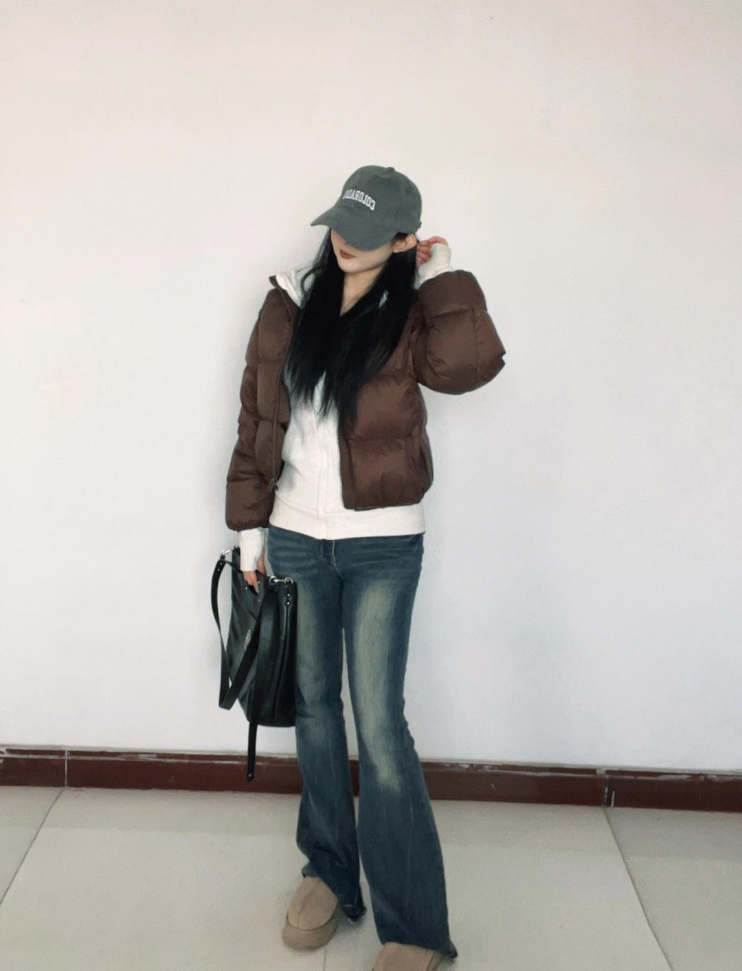 Kurze Damen-Daunenjacke mit weißer Entendaunenfüllung