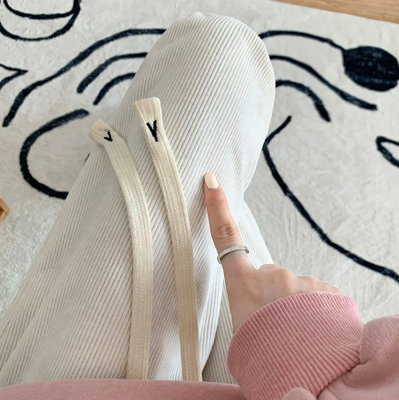 Lockere Kord-Hose mit weitem Bein