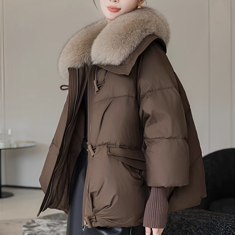Kurze Damen-Winterjacke mit großem Reverskragen
