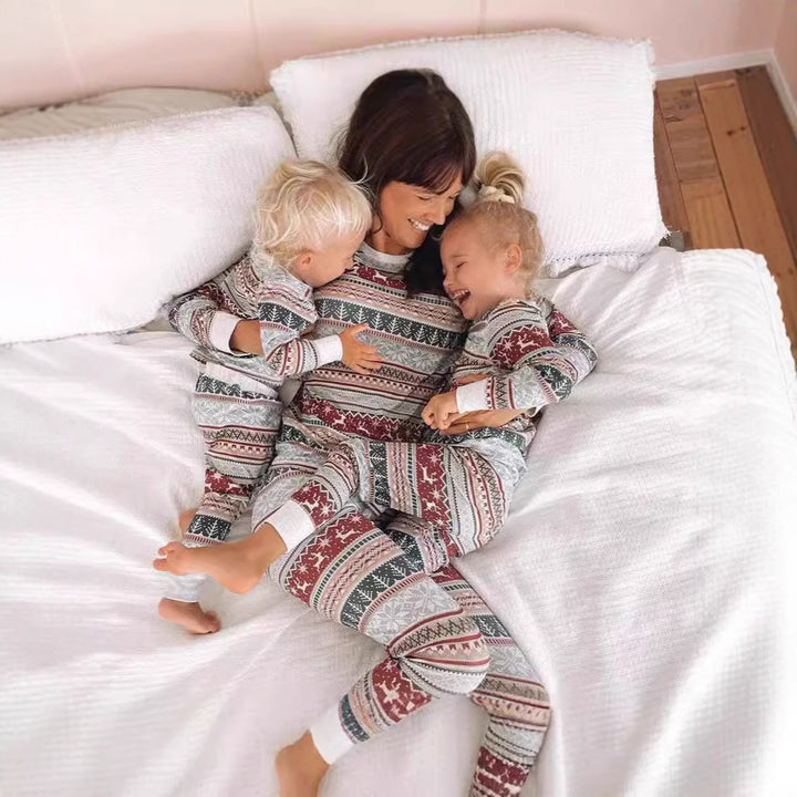 Weihnachts-Schlafanzug-Set für die ganze Familie