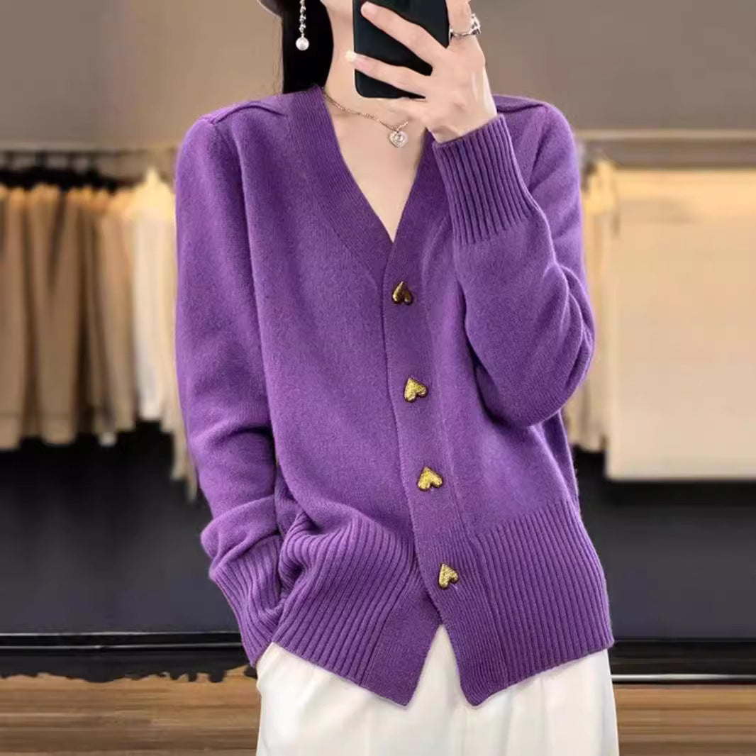 Damen-Strickjacke mit V-Ausschnitt und Herzknöpfen