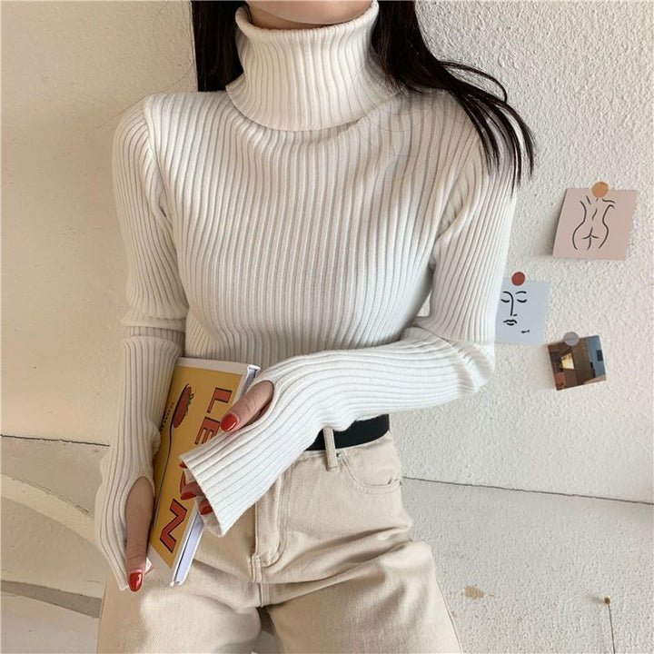 Figurbetonter Rollkragenpullover mit Daumenlöchern