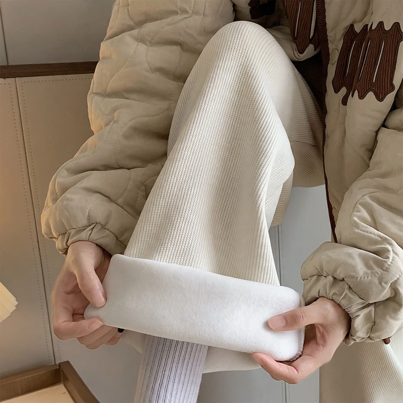 Lockere Kord-Hose mit weitem Bein