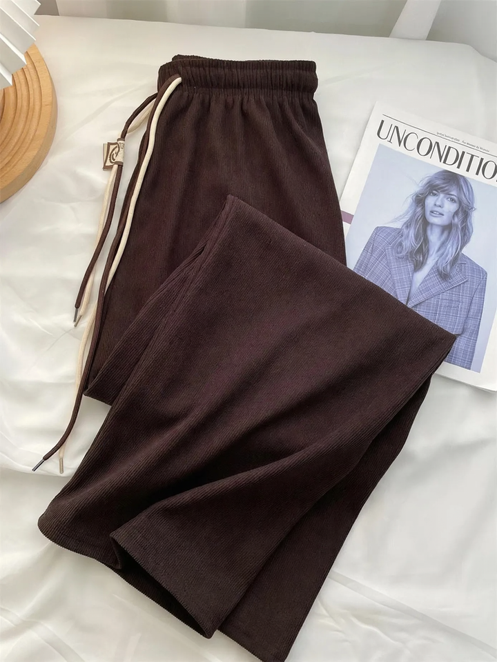 Damen-Cordhose mit weitem Bein und Gürtel