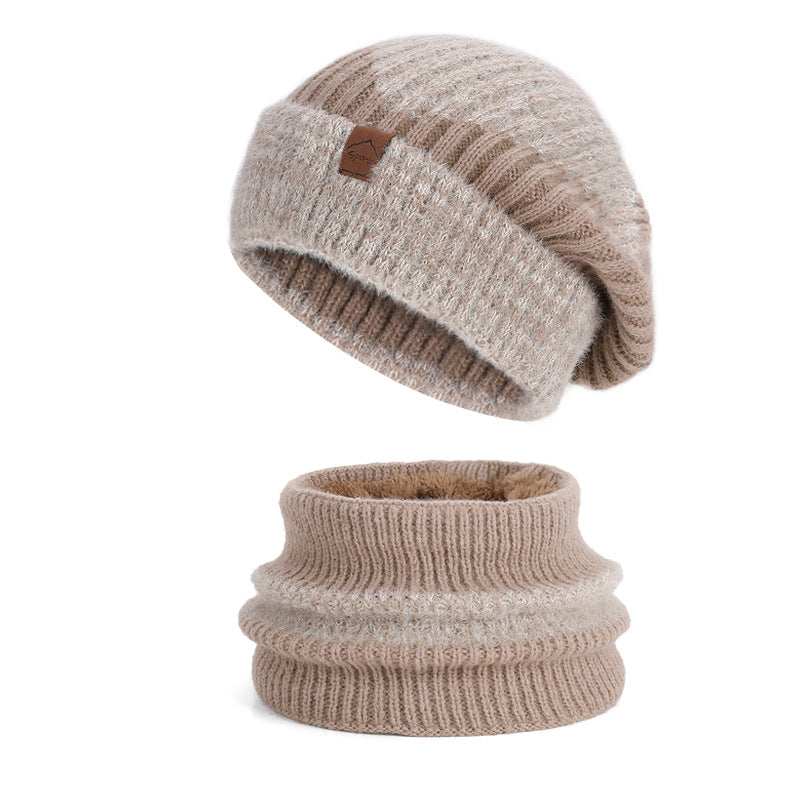 Zweiteiliges Set: Strickmütze mit Ohrenschutz und Schal