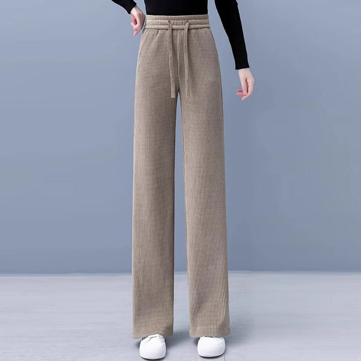 Gefütterte Cordhose mit weitem Bein