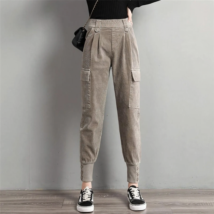 Damen Cordhose, weiter Schnitt, Karottenform