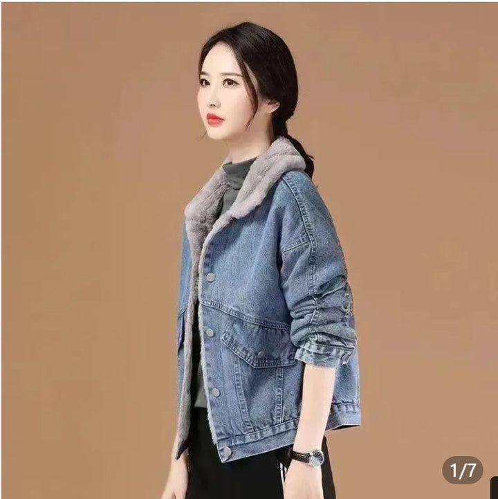 Gefütterte Damen-Jeansjacke mit Fellkragen, kurz