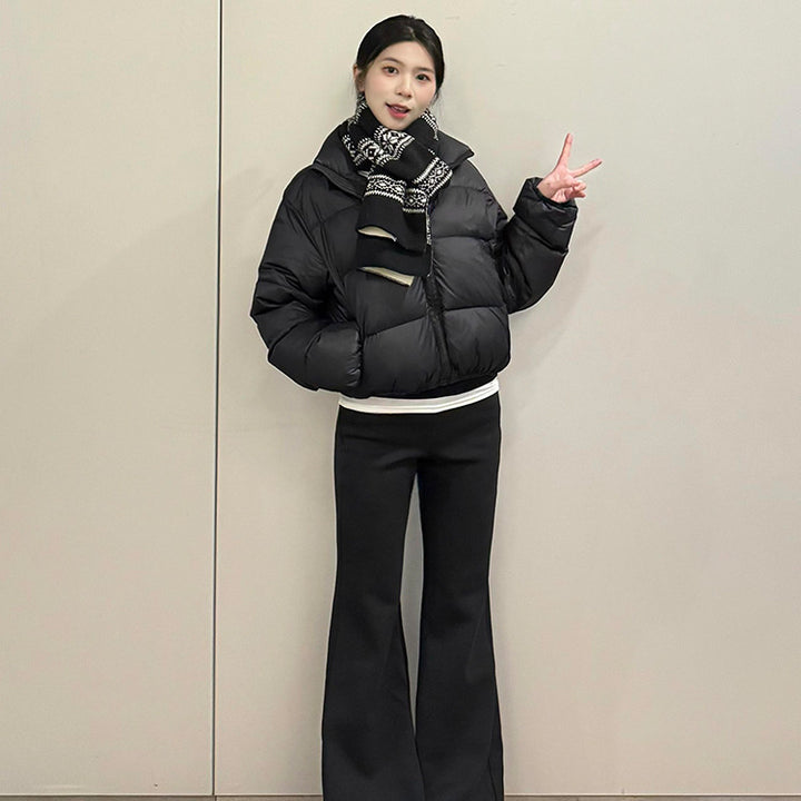 Kurze Damen-Daunenjacke mit weißer Entendaunenfüllung
