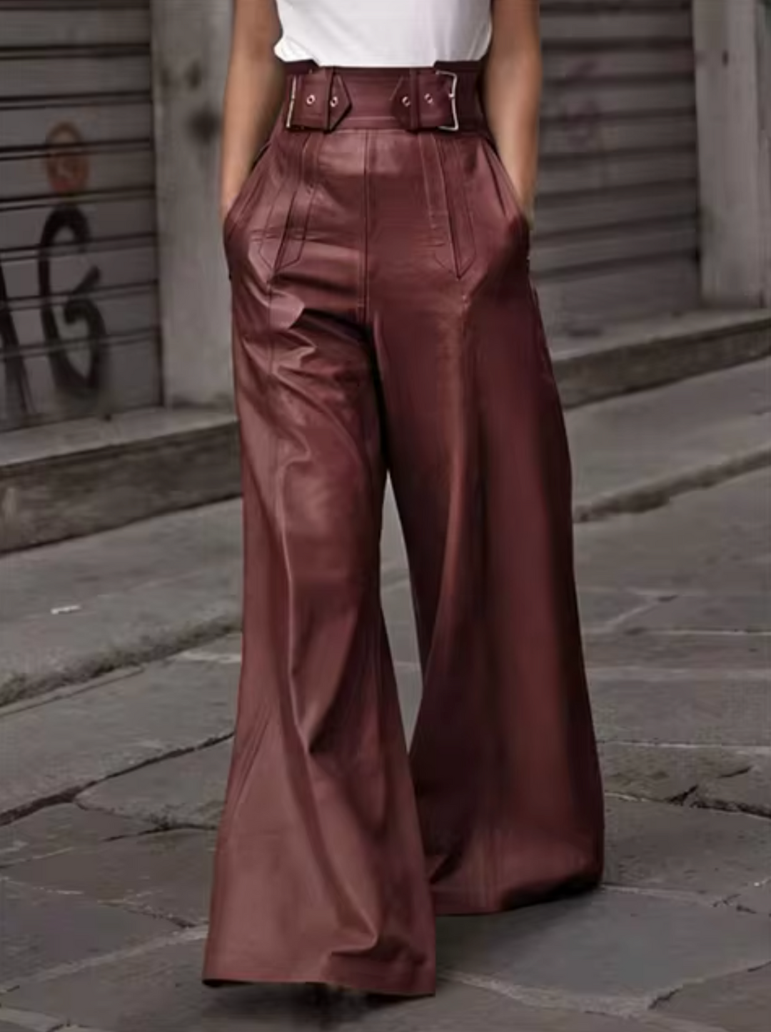 Drune | Hohe Lederhosen für Damen kaufen – Elegante Lederhose mit Pliserdetails