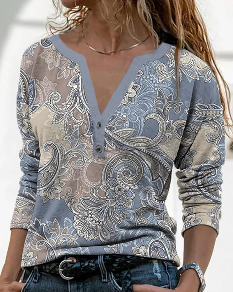 Drune | V-Ausschnitt und Paisley Muster