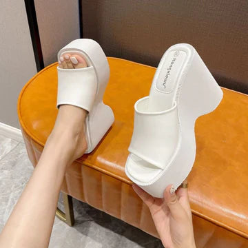 Drune | Sandalen Mit Keilabsatz