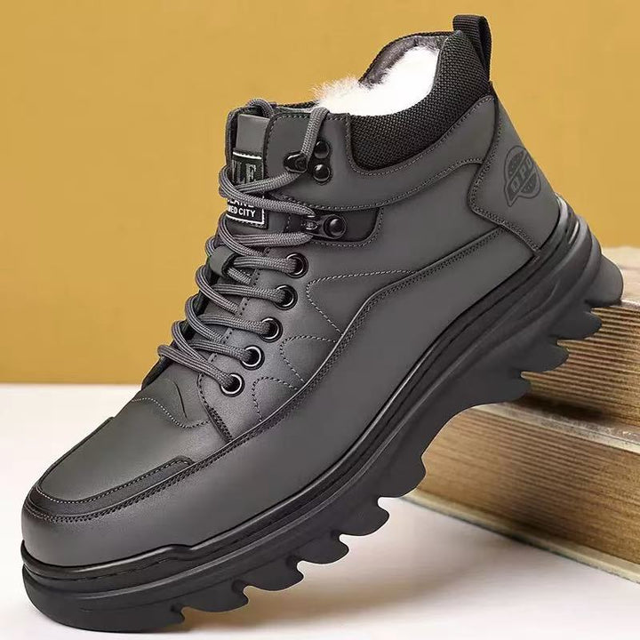 Gefütterte Herren-Winterstiefel im Business-Stil