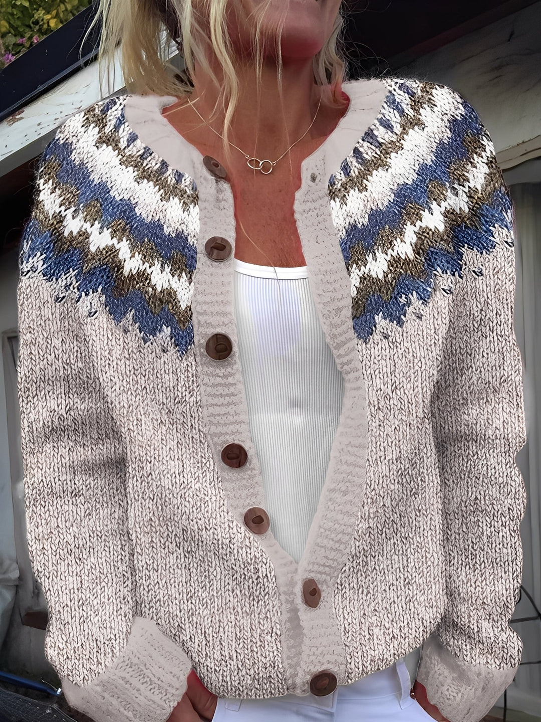 Drune | Elegante Damenstrickjacke mit Knöpfen