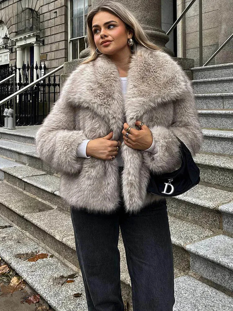 Drune | Luxuriöse Jacke für Damen Kurz