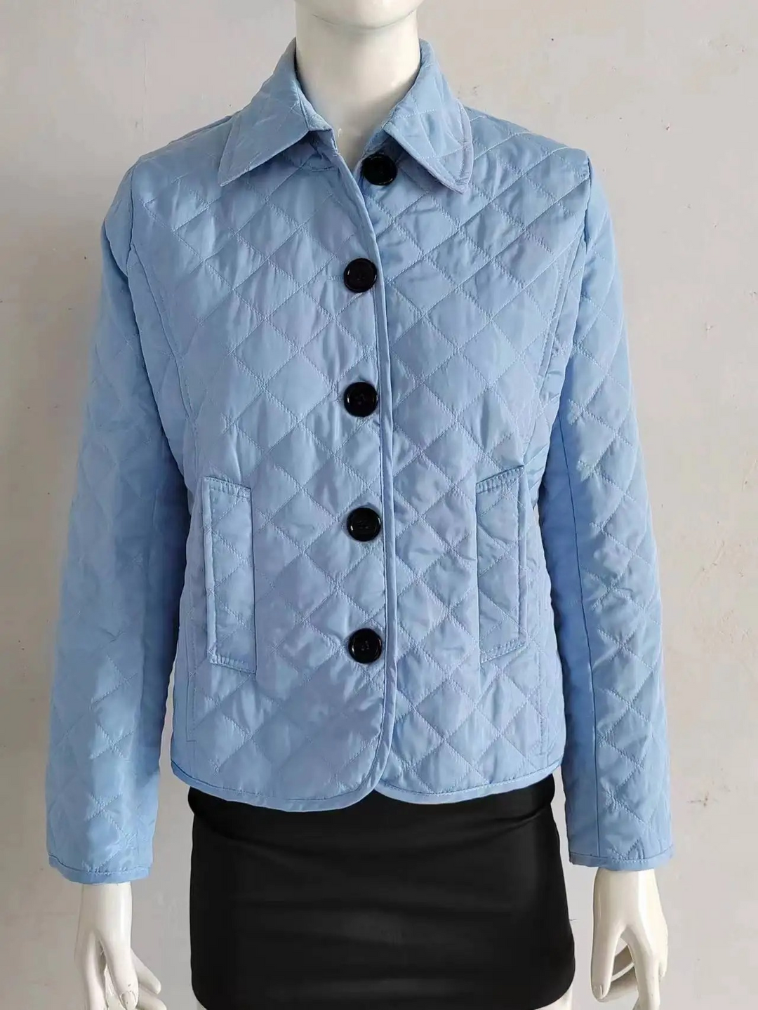 Drune | Kurze Gesteppte Damenjacke Mit Knöpfen Und Kragen, Elegant