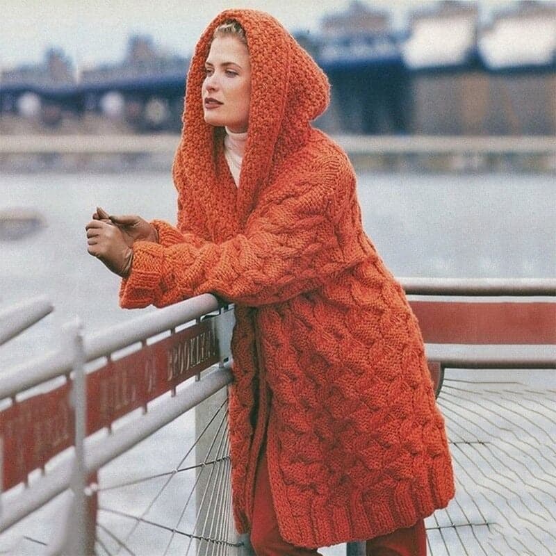 Drune | Gestrickte Strickjacke - Langmodell - Kabelstrick mit Kapuze - Offene Vorderseite