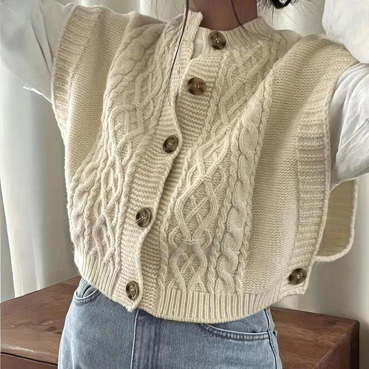 Drune | Ärmellose Strickweste - Kabelmuster mit Knopfverschluss