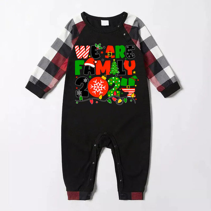 Drune | Weihnachten "Wir sind Familie" Bunte Multi-Element Buchstaben Drucke Rot & Schwarz & Grau & Weiß Karierte Familien-Pyjamas