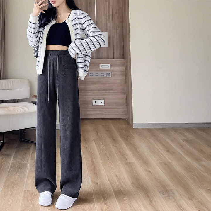 Gefütterte Cordhose mit weitem Bein