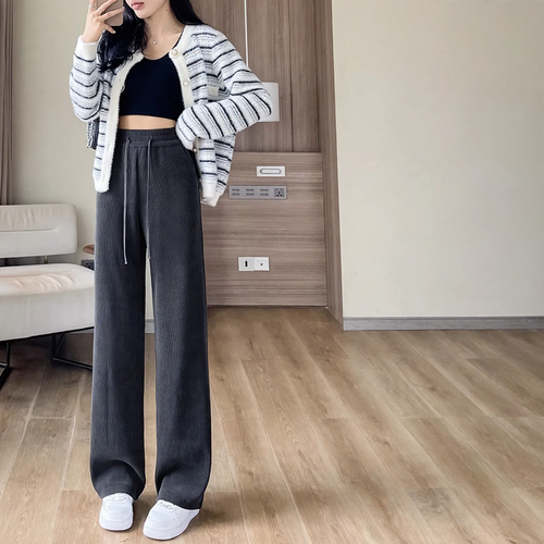 Gefütterte Cordhose mit weitem Bein
