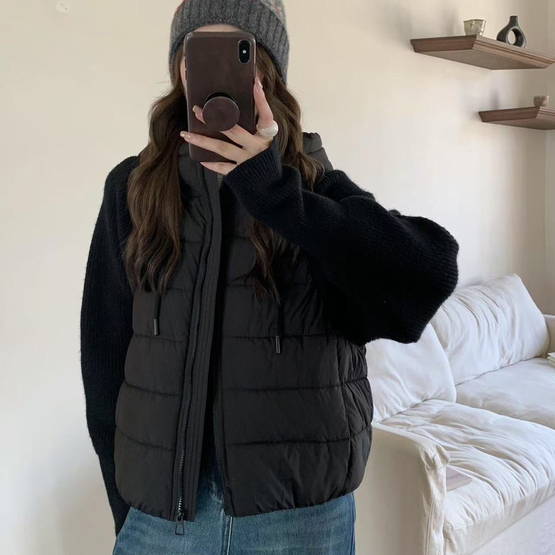 Modische Damen-Steppjacke mit Strickdetails