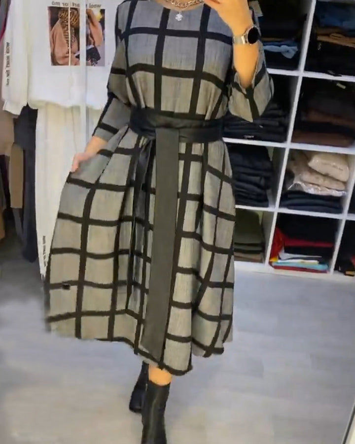 Drune | Linien Kleid mit Karomuster und Rundhalsausschnitt