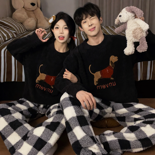 Flauschiges Paar-Pyjama-Set aus Korallenfleece