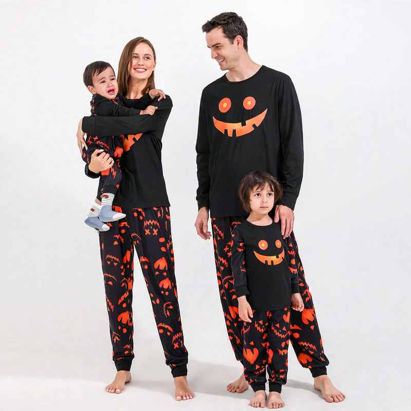 Weihnachts-Pyjama-Set für die Familie, Strickoptik-Druck