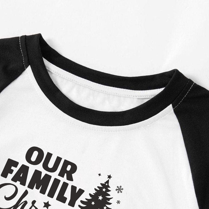 Drune | Weihnachtsbaum & "2024 Erinnerungen Gemeinsam Schaffen" Gemusterte Schwarze Ärmel Kontrast Tops und Schwarz- und Grünkariert Hose Familientreffen Schlafanzug Sets Mit Hundebandana