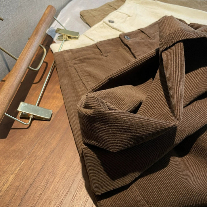Damen-Cordhose mit vertikalen Streifen und geradem Bein