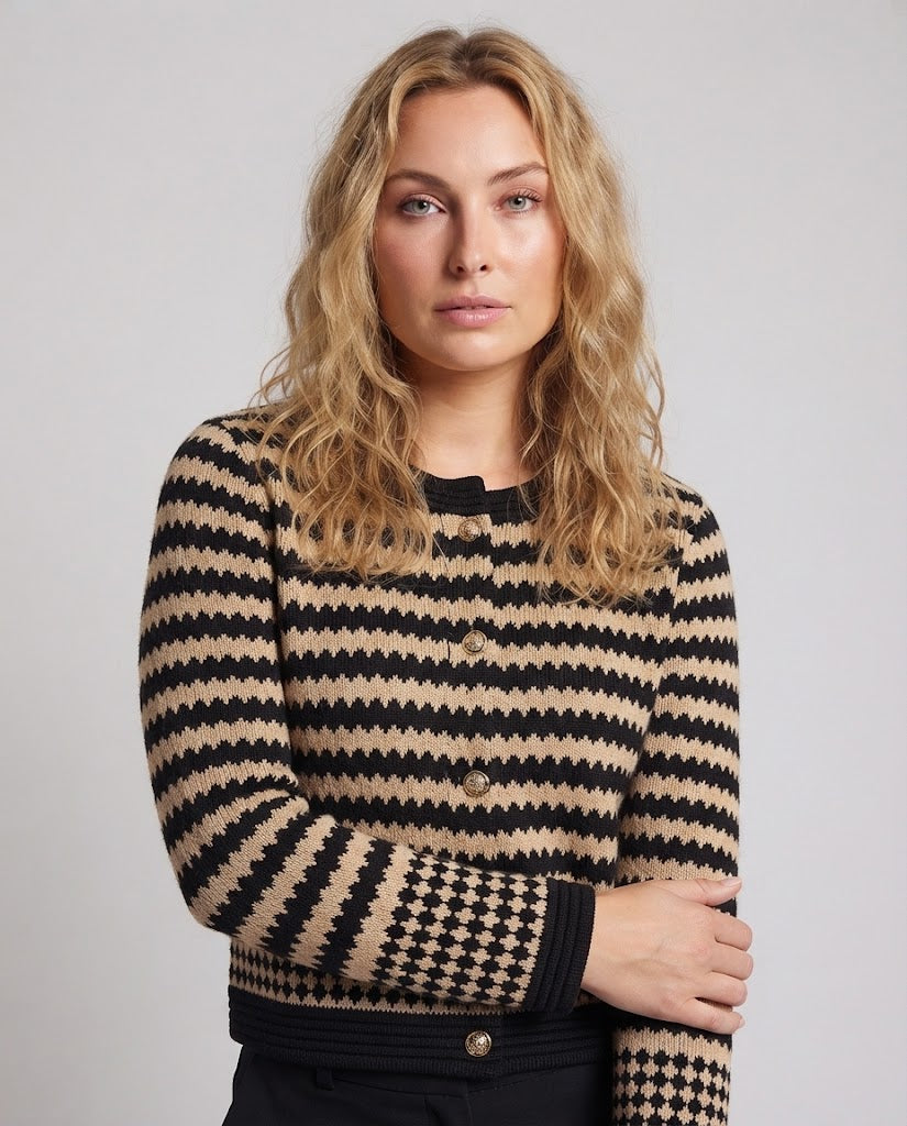 Damen Kurzer Jacquard-Cardigan im grafischen Hahnentritt- und Rautenmuster mit Perlmuttknopfleiste Drune