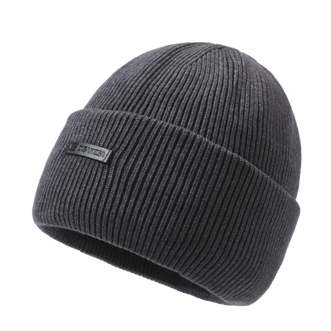 Wärmendes Set aus Strickmütze und Nackenwärmer