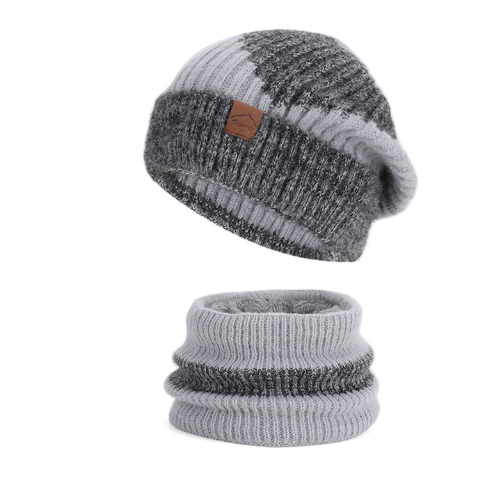 Zweiteiliges Set: Strickmütze mit Ohrenschutz und Schal