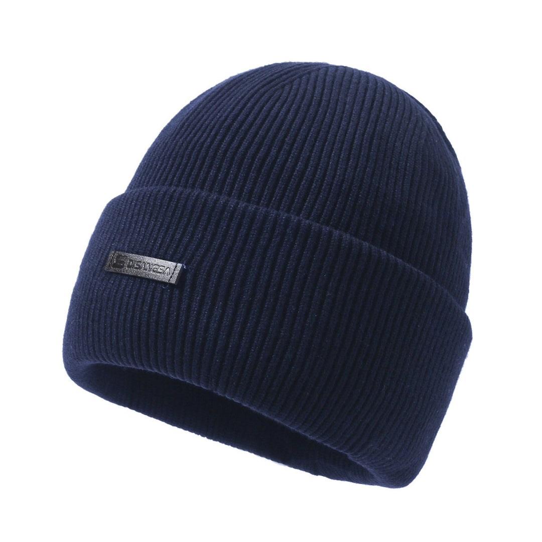 Wärmendes Set aus Strickmütze und Nackenwärmer