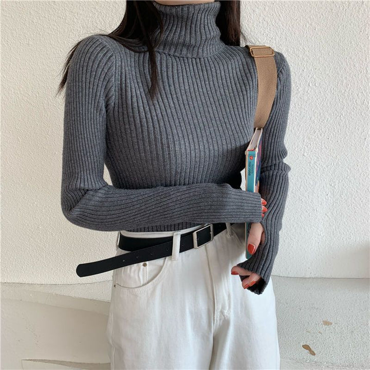 Figurbetonter Rollkragenpullover mit Daumenlöchern