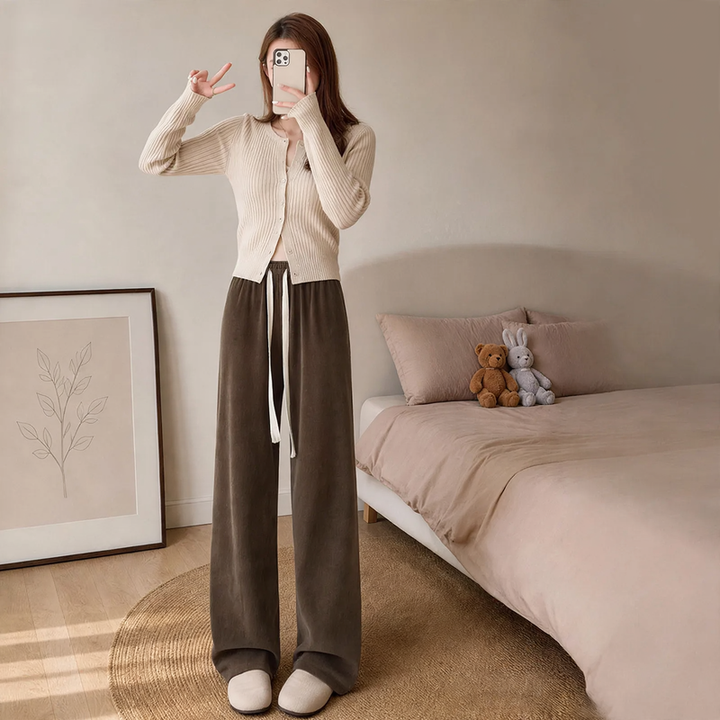 Gefütterte Cord-Strickhose mit weitem Bein