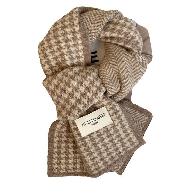 Strickschal mit Hahnentrittmuster