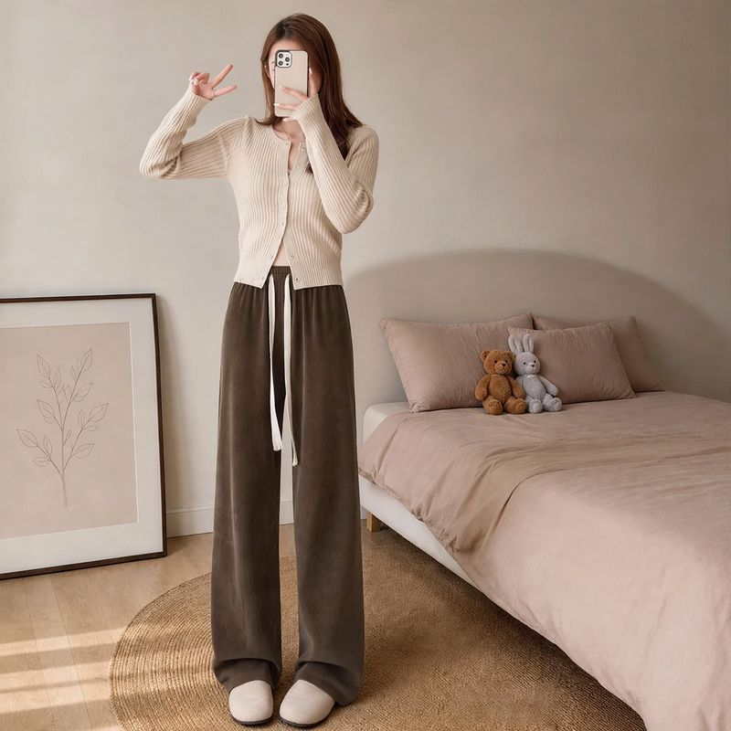 Gefütterte Cord-Strickhose mit weitem Bein
