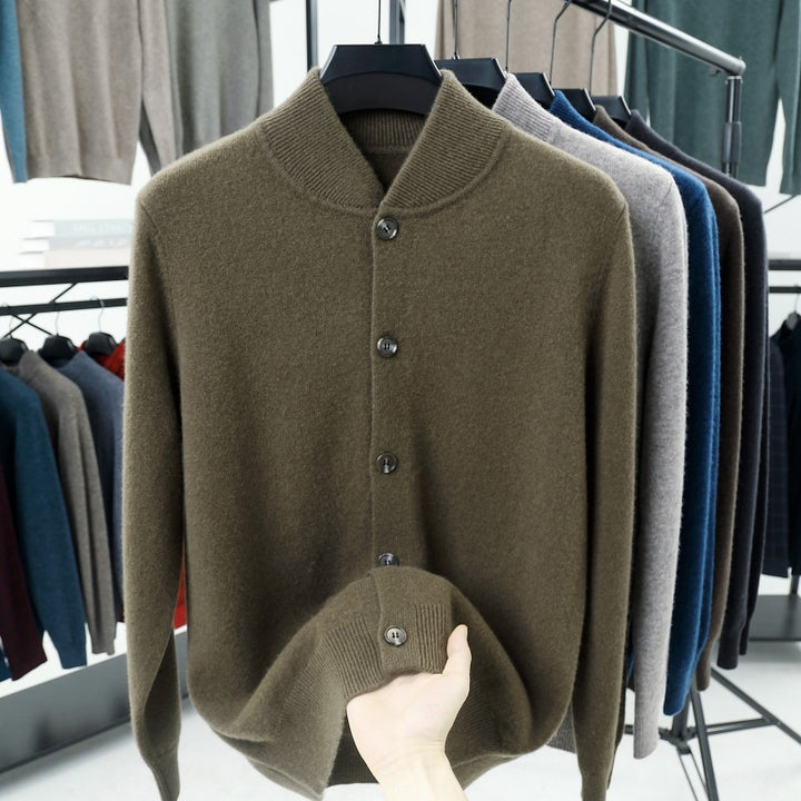 Herren-Strickjacke mit Stehkragen und Knöpfen