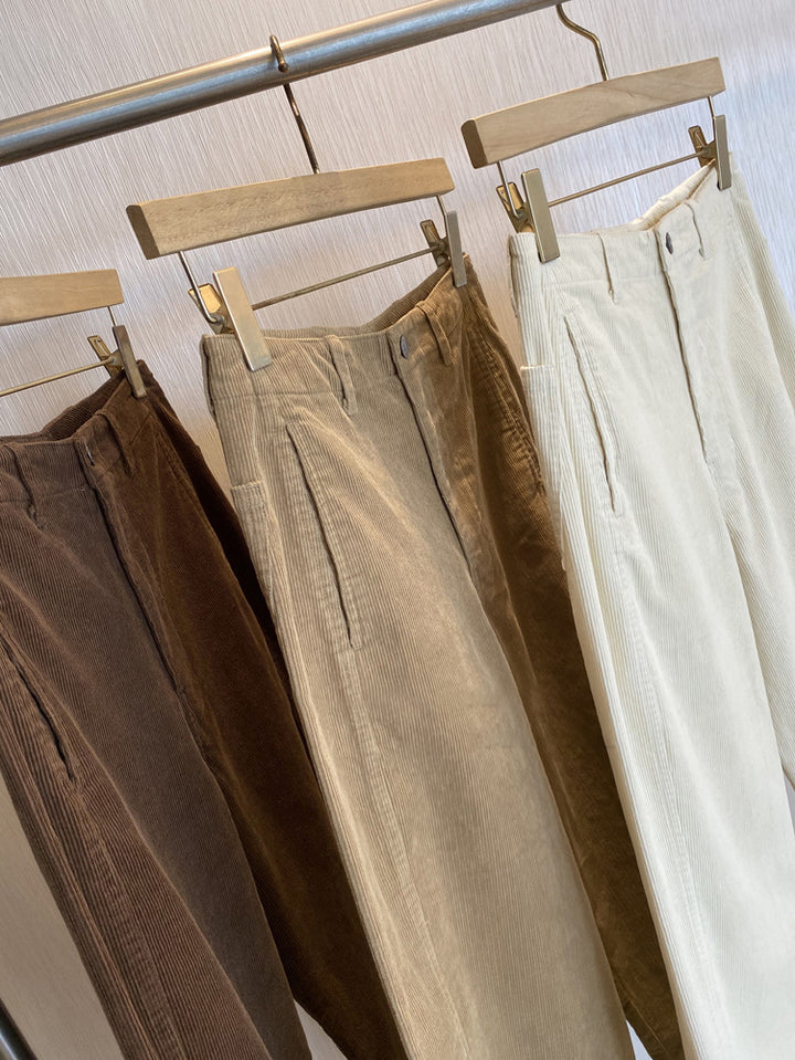 Damen-Cordhose mit vertikalen Streifen und geradem Bein