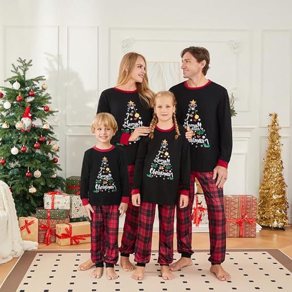 Weihnachtliches Hausanzug-Set für die ganze Familie