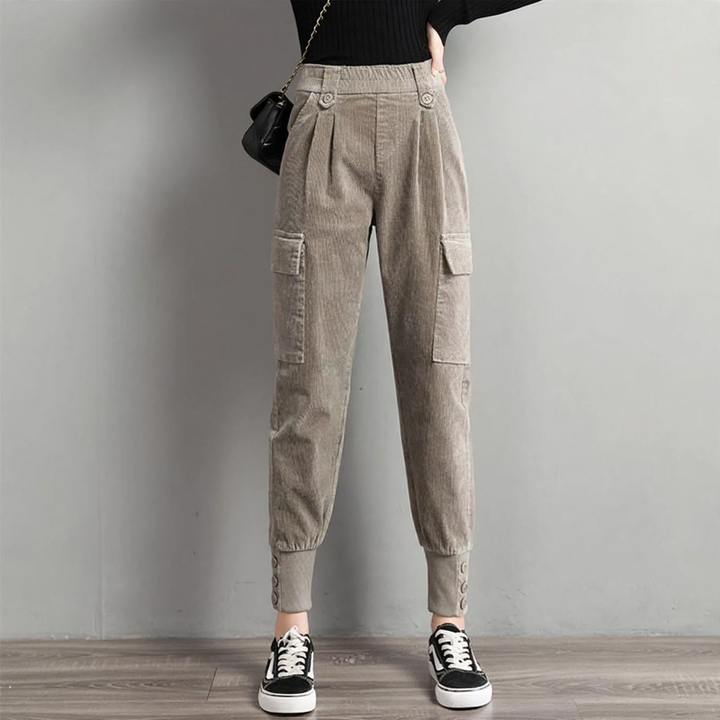 Damen Cordhose, weiter Schnitt, Karottenform
