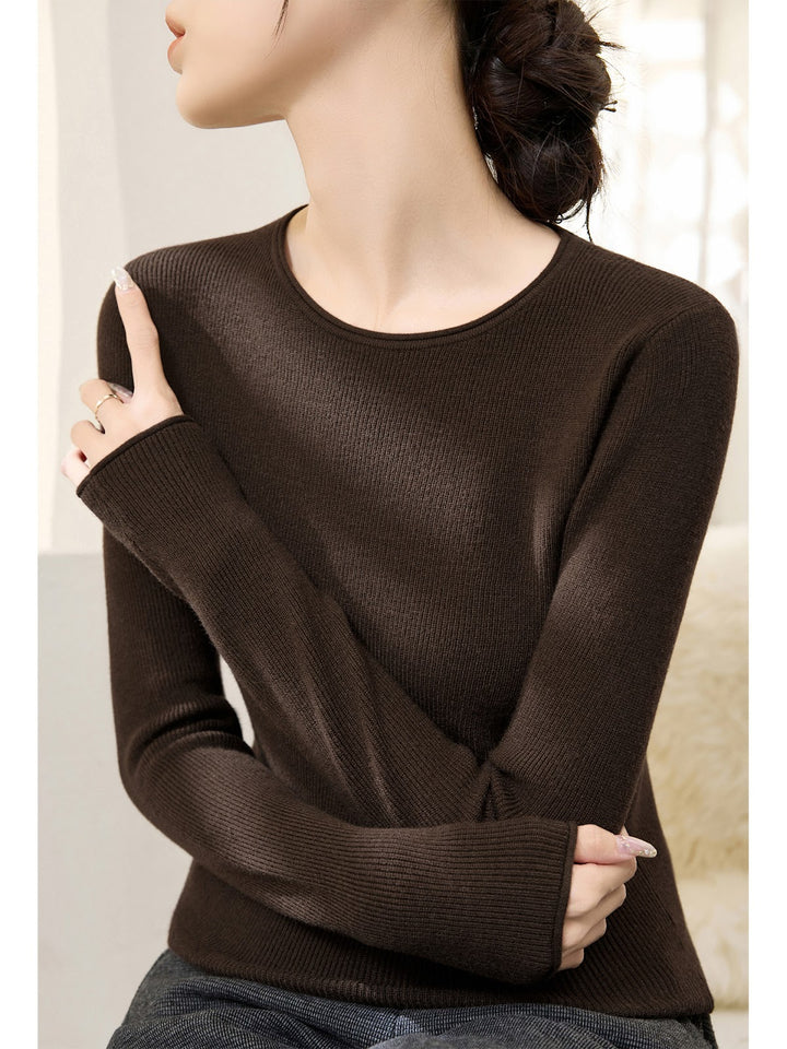 Schmal geschnittener Strickpullover mit Rundhalsausschnitt