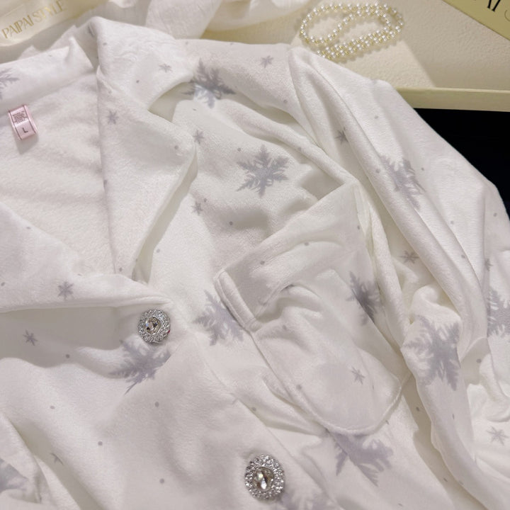 Damen-Schlafanzug aus weichem Fleece mit Schneeflocken-Muster