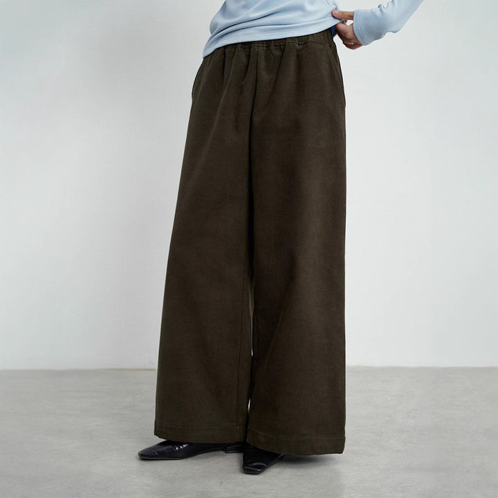 Gefütterte Damen-Cordhose mit geradem Bein