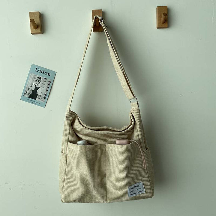 Drune | Weite Corduroy Schultertasche